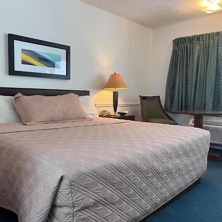 Windtree Inn Grove Hill Экстерьер фото