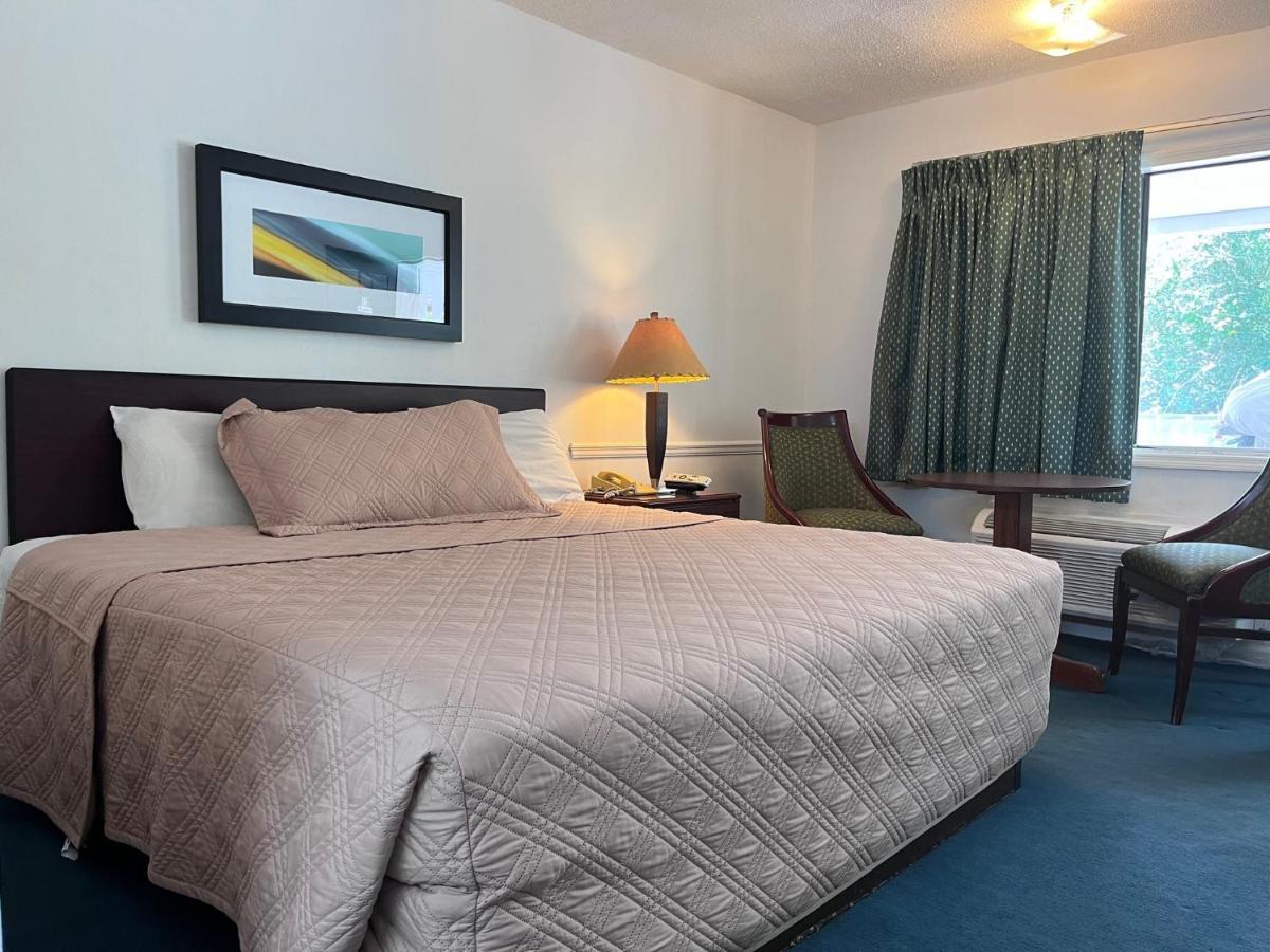 Windtree Inn Grove Hill Экстерьер фото